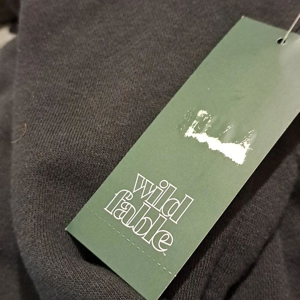 Wild Fable Women's Black Cropped Hoodie with Contrasting Pink Drawstring, Size M - Picture 3 of 4